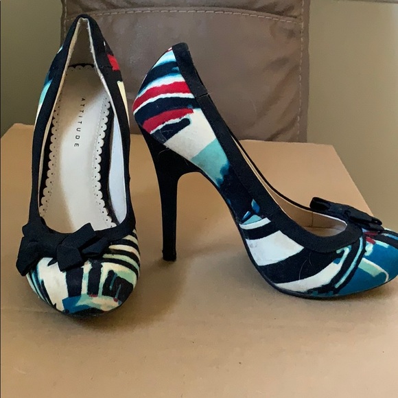 Shoes - Picture 2 of 6